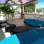 Jardin Kapetanova Kuca * Veli Iž