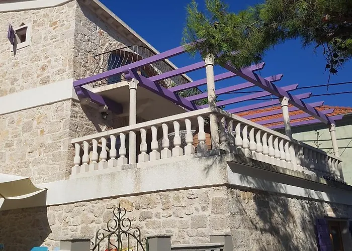 Jardin Kapetanova Kuca * Veli Iž