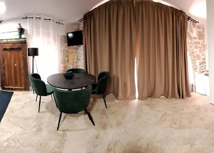 Jardin Kapetanova Kuca * Veli Iž