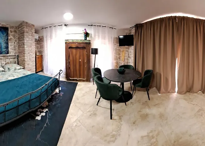 Jardin Kapetanova Kuca * Veli Iž