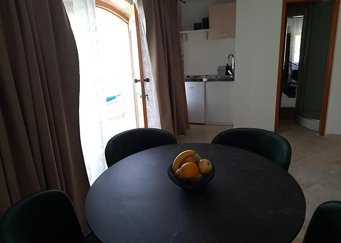 Jardin Kapetanova Kuca * Veli Iž