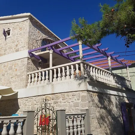 Jardin Kapetanova Kuca * Veli Iž