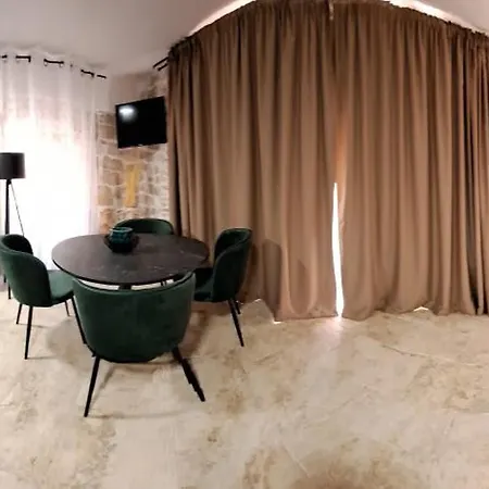 Jardin Kapetanova Kuca * Veli Iž