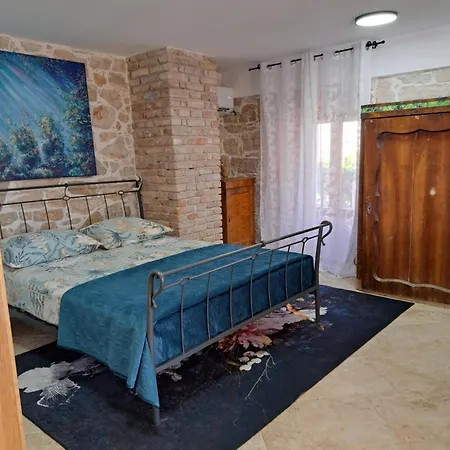 Jardin Kapetanova Kuca * Veli Iž