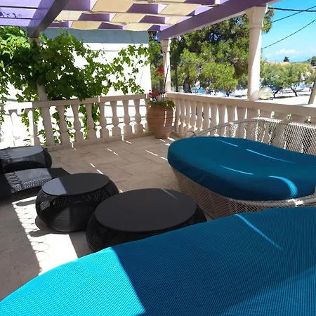 Jardin Kapetanova Kuca * Veli Iž