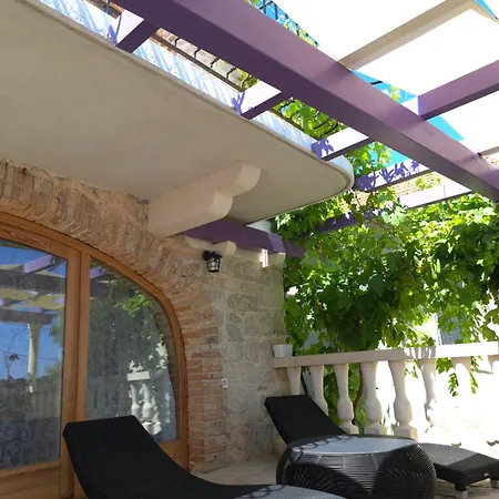 Jardin Kapetanova Kuca * Veli Iž